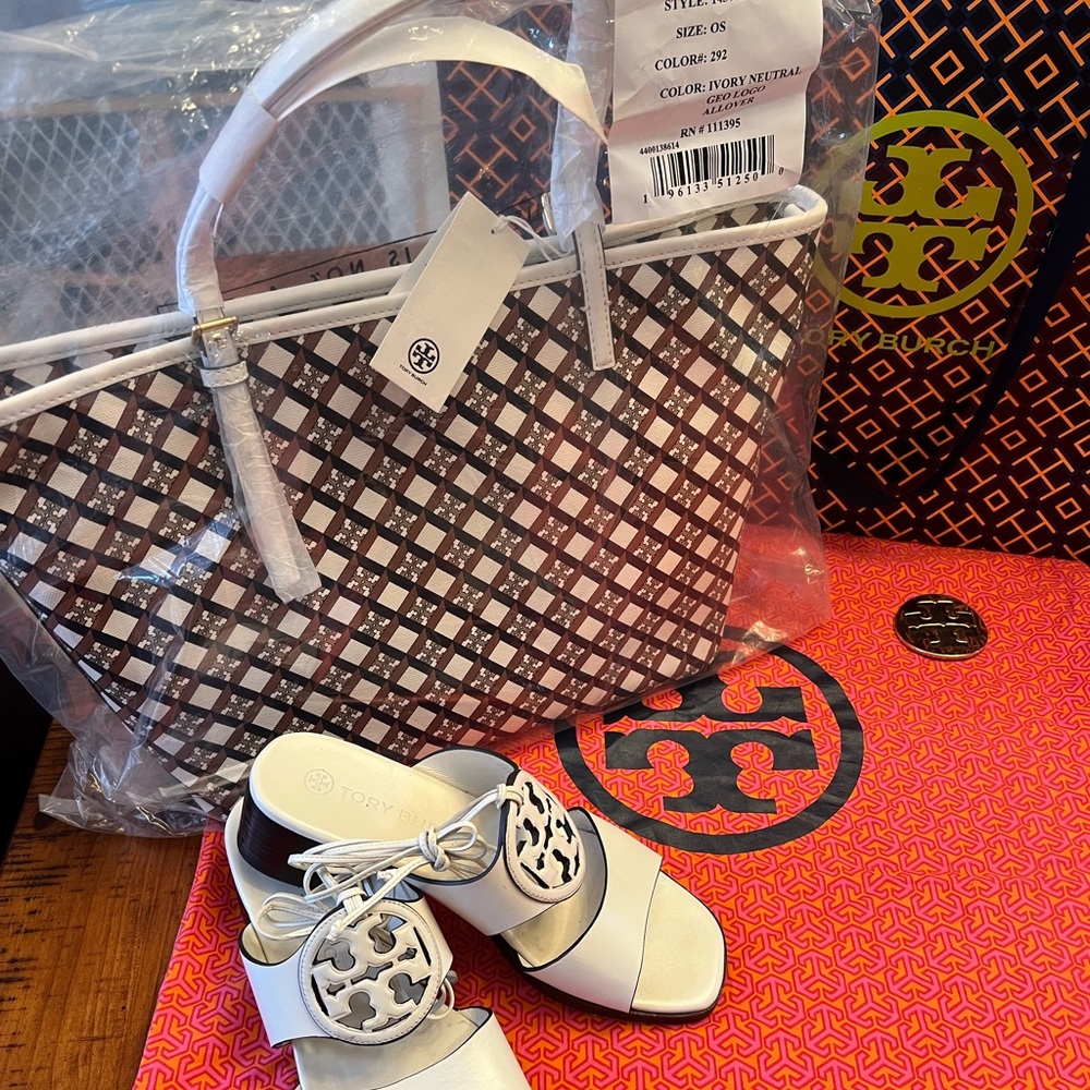 NWT TORY BURCH
GEO mini zip top tote/ crossbody